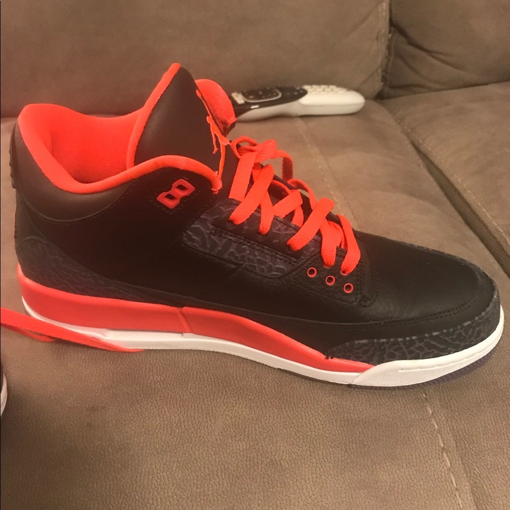 Air Jordan 3 crimson
